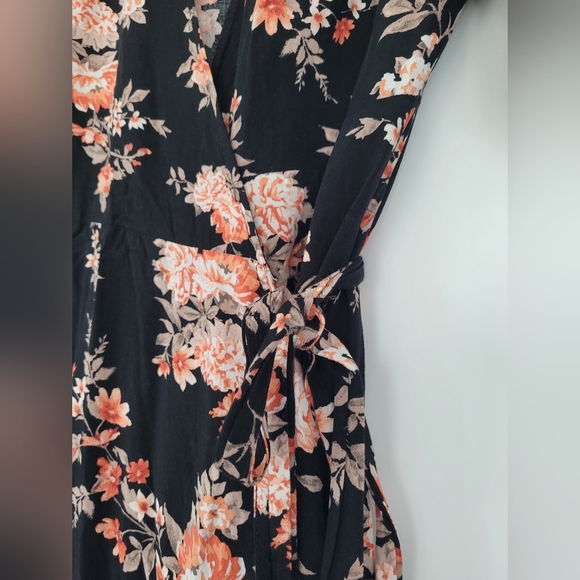 Wrap dress, size medium - Picture 3 of 12